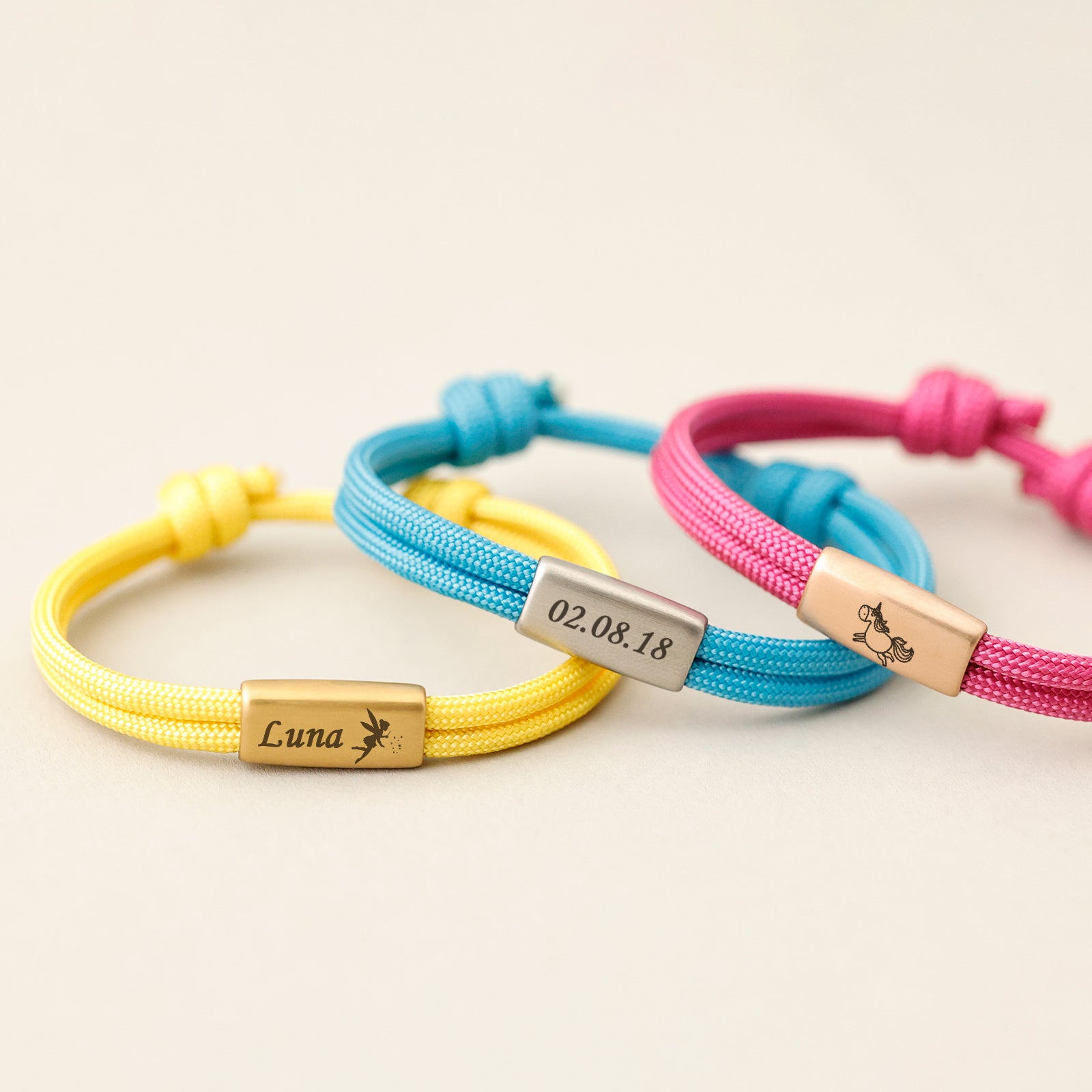 Personalisiertes farbenfrohes Armband