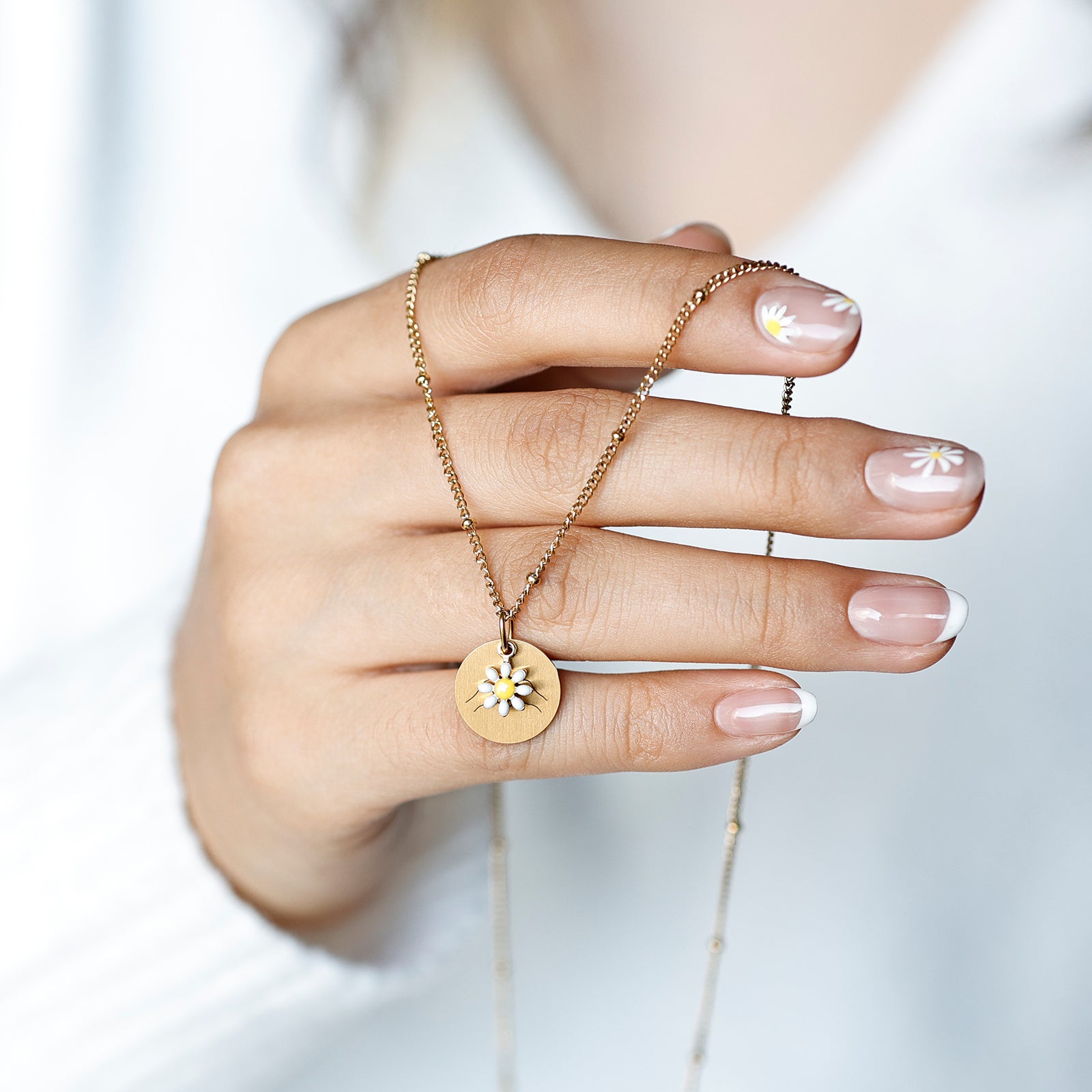 Personalisierte Plättchenkette mit Mini Gänseblümchen - Kugelkette mit Wunschgravur - Familienkette - Namenskette - Florale Schmuck - KE018 - VIVIANNASCHMUCK