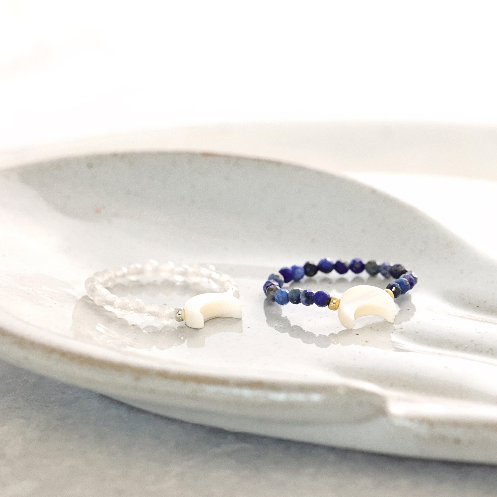 Mondring mit Lapislazuli und Perlmutt - Perlenring - Energie Ringe - Wahrheitsgeschenke - Geschenke für Frauen - Schutz Ringe - RS004B - VIVIANNASCHMUCK