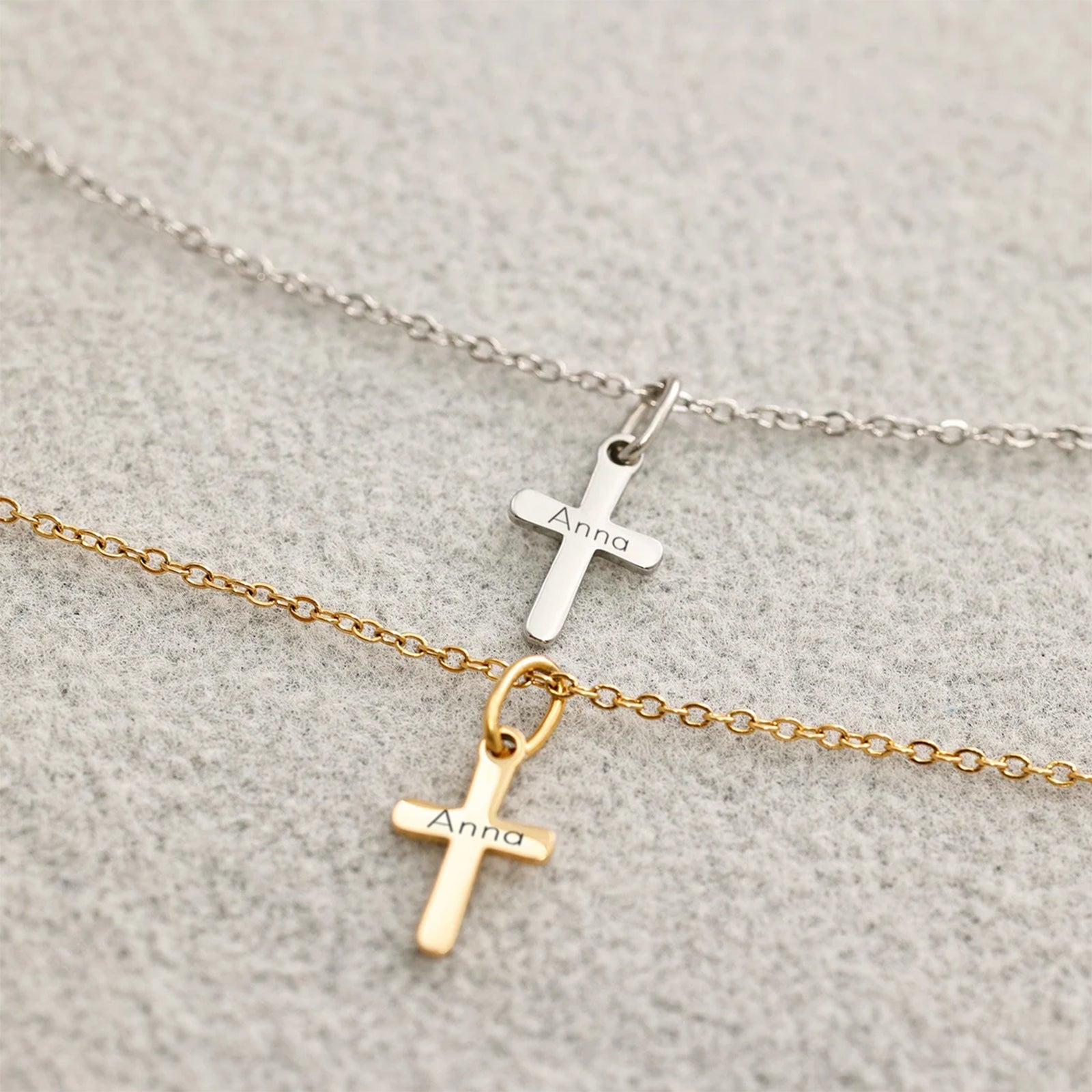 Mini Kreuz Halskette - Hochwertige personalisier- Kreuz Kette - Edelstahl - Kette mit Wunschgravur- Namenskette - Familien Halskette - KE011 - VIVIANNASCHMUCK