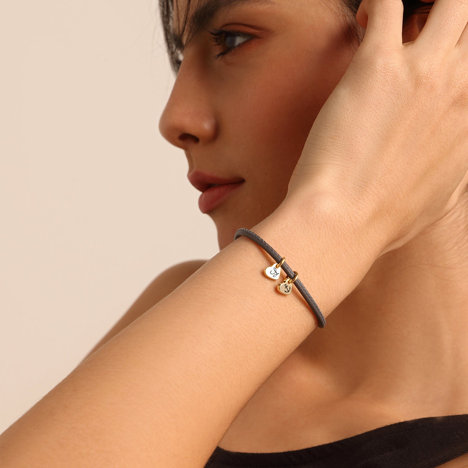 Personalisiertes Lederarmband mit Herzchen