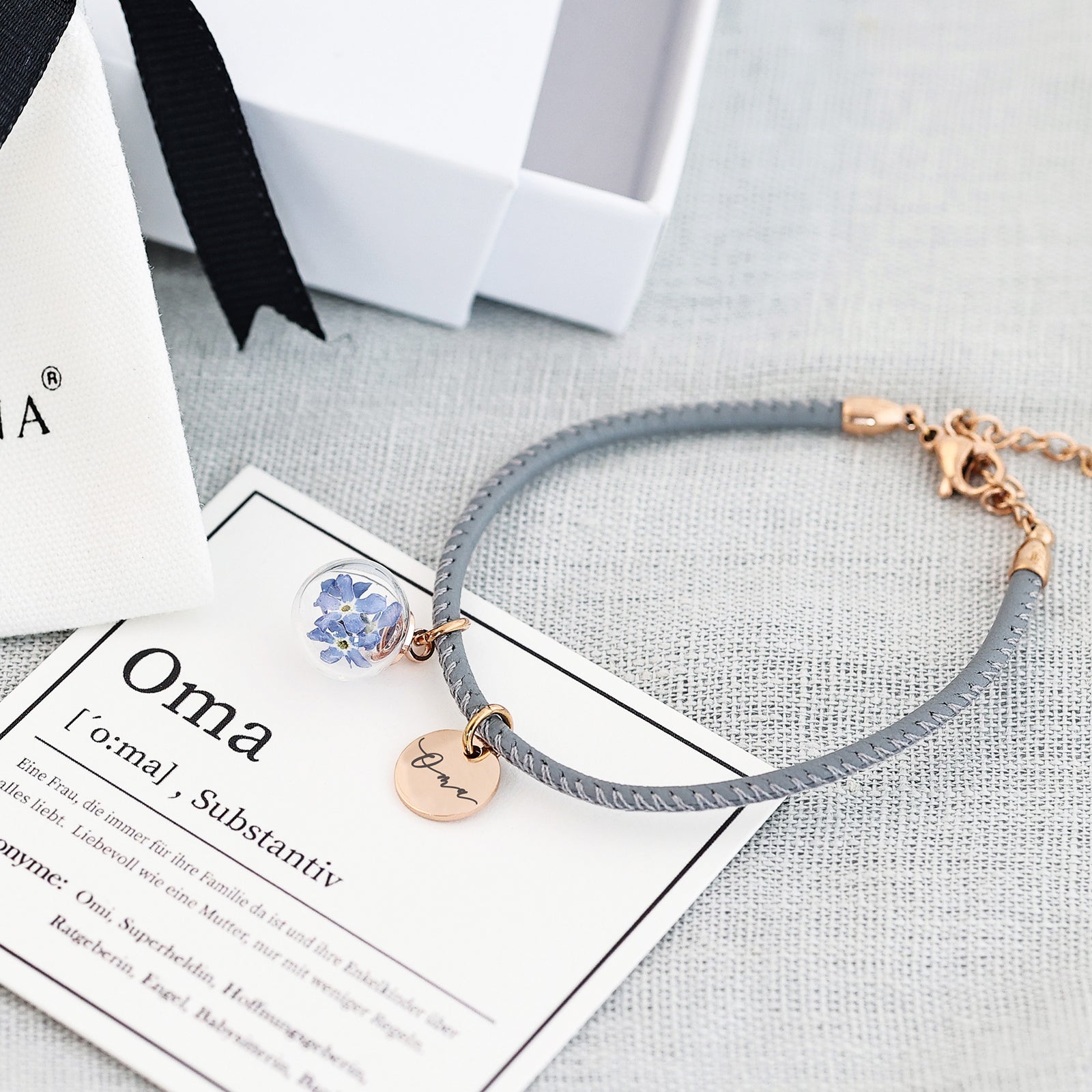 Geschenk für Oma mit Karte - Personalisiertes Armband aus Nappaleder