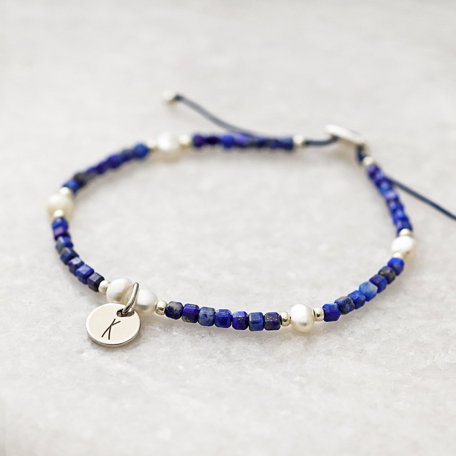 Personalisiertes Armband aus Lapislazuli und Süßwasserperlen - 925er Silber -Energie Armband - Edelstein - Heilstein Armband - AS012 - VIVIANNASCHMUCK