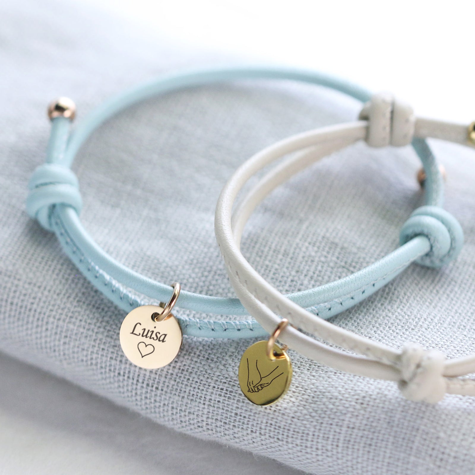 Personalisiertes Lederarmband mit Plättchen