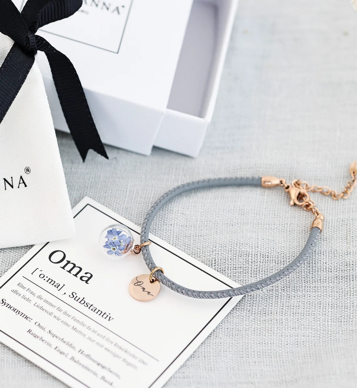 Geschenk für Oma mit Karte - Personalisiertes Armband aus Nappaleder - VIVIANNASCHMUCK